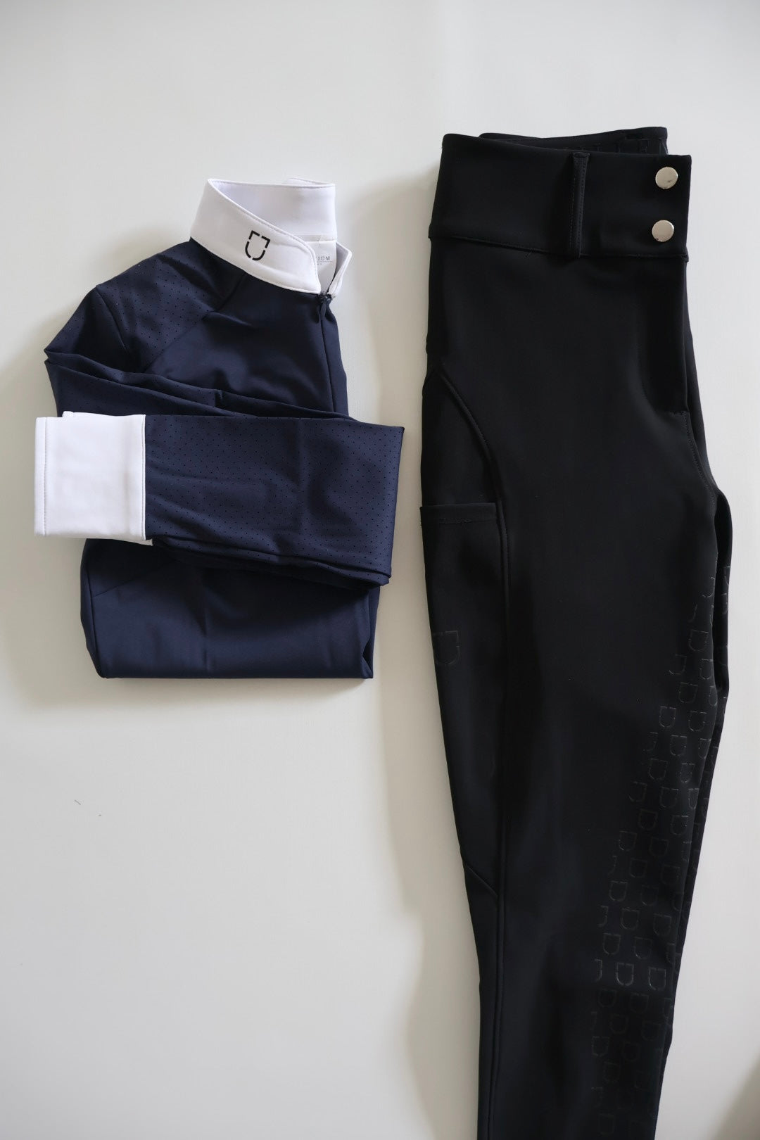 Zendaya kompressions ridebukser + Gratis navy MiCo langærmet perf. bluse