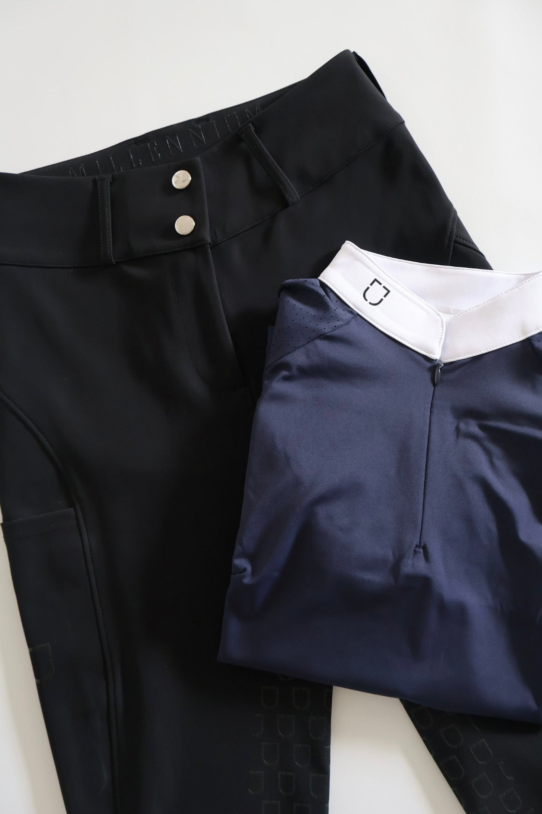 Zendaya kompressions ridebukser + Gratis navy MiCo kortærmet perf. bluse