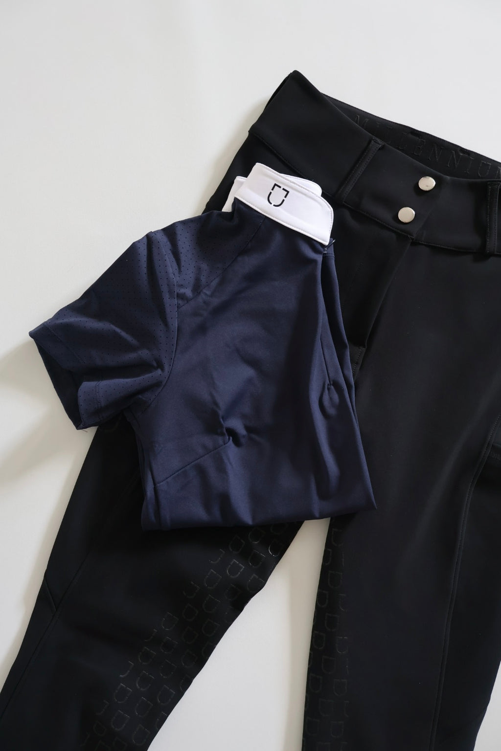Zendaya kompressions ridebukser + Gratis navy MiCo kortærmet perf. bluse