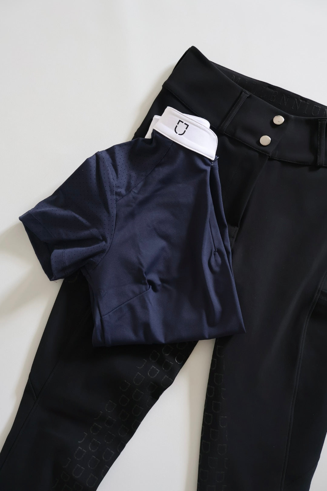 Zendaya kompressions ridebukser + Gratis navy MiCo kortærmet perf. bluse